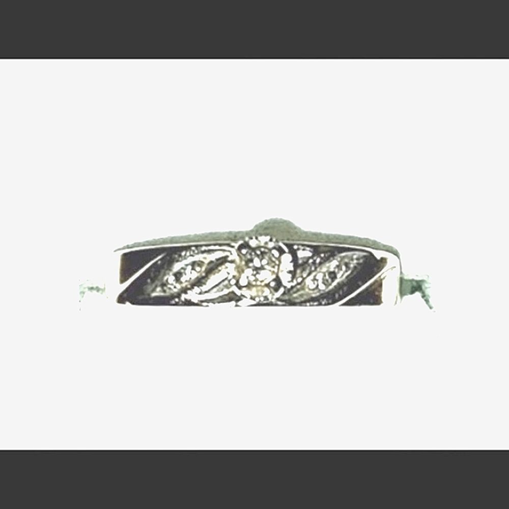 10k Solid Gold & Diamond Ring - image 2